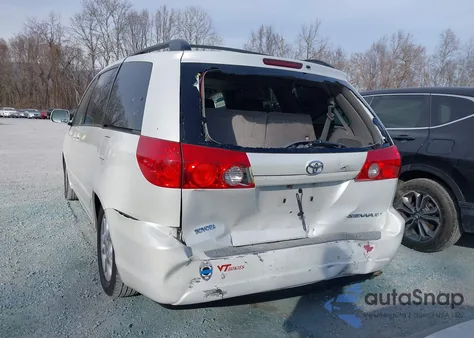 2006 Toyota Sienna Xle z USA, uszkodzony, nr VIN 5TDZA22C06S470851
